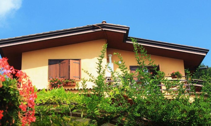Montano Antilia Bed & Breakfast | mansarda fiorita