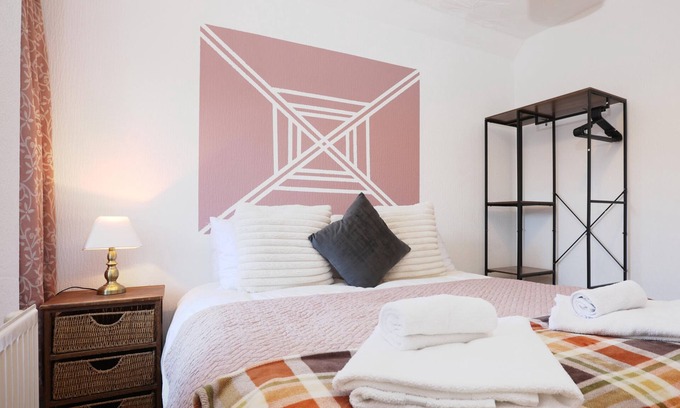 Riverside House | Mansfield House, Close to Principality
