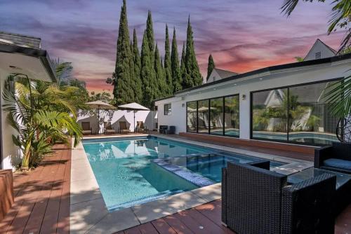 Greater Wilshire - Hancock Park Villa | Mansfield Modern