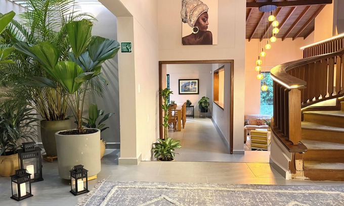 El Tesoro House | Mansión BR Villa con Piscina + Jacuzzi a 6 min de Provenza Medellín