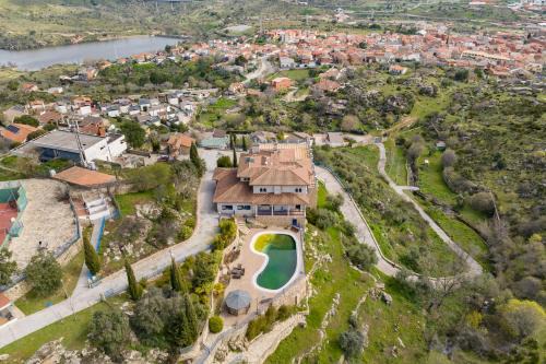 El Tiemblo Villa | Mansión con Jacuzzi a 40 grados, gran piscina y Pádel