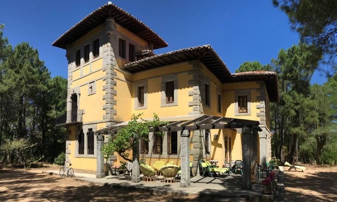 Navalperal de Pinares House | Mansion on a 7 hectare estate of pine forest and meadow