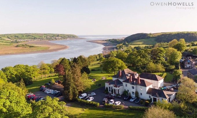 Llanybri House | Mansion House Llansteffan