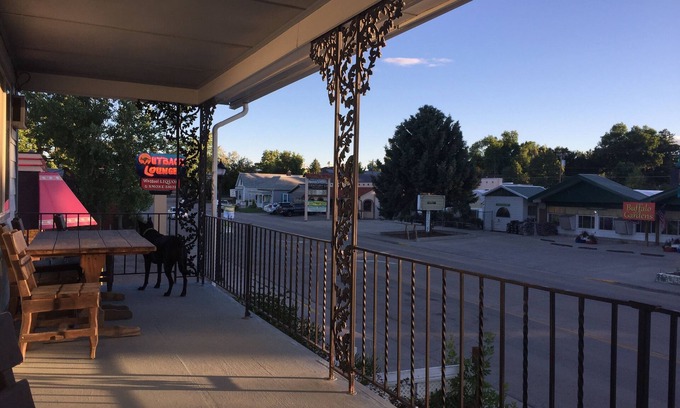 Buffalo Hotel | Mansion House Motel
