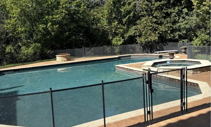 Westlake House | Mansion Of Westlake 6 bedrooms 6.5 Bath 6 car Garage & Pool & Apartment 2 acres