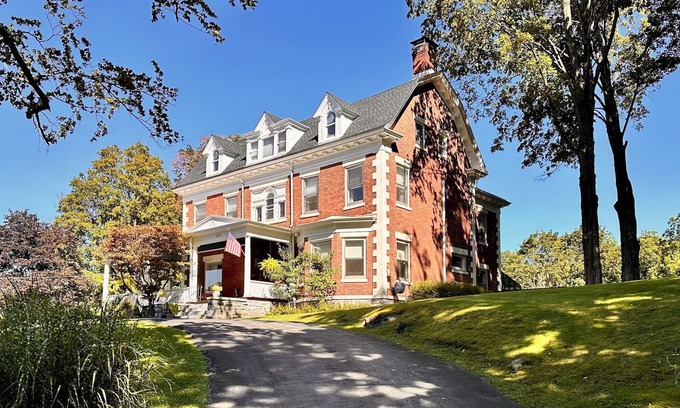 Kingston House | Mansion-on-the-hill elegance close to all the Hudson Valley has to offer.