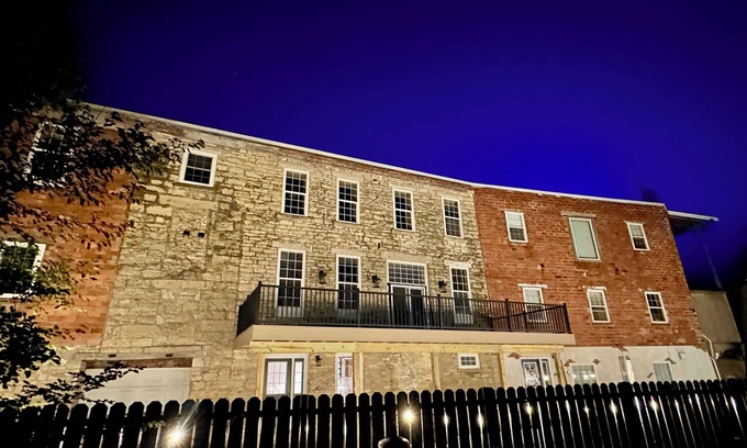 Bellevue House | Mansion on the Mississippi River - Hot Tub - Beach - 7 Bedrooms