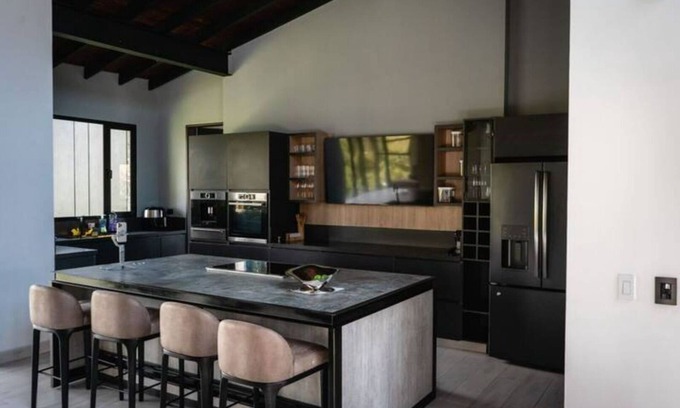 Las Mercedes Villa | mansion palms