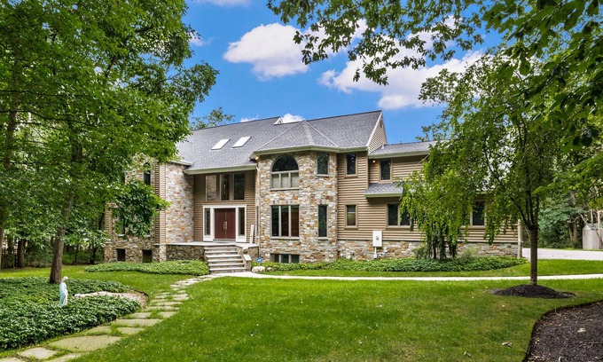 Medford House | Mansion with resort just half-hour from Philadelphia