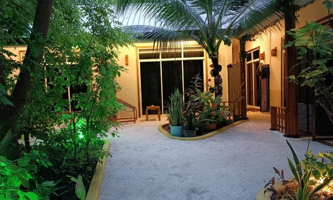 Dhangethi House | Manta Dhangethi