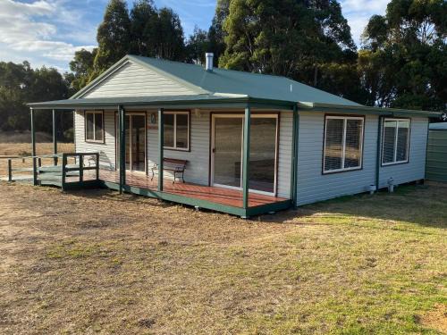 Porongurup Apartment | Manyat Peak cottages Kestrel