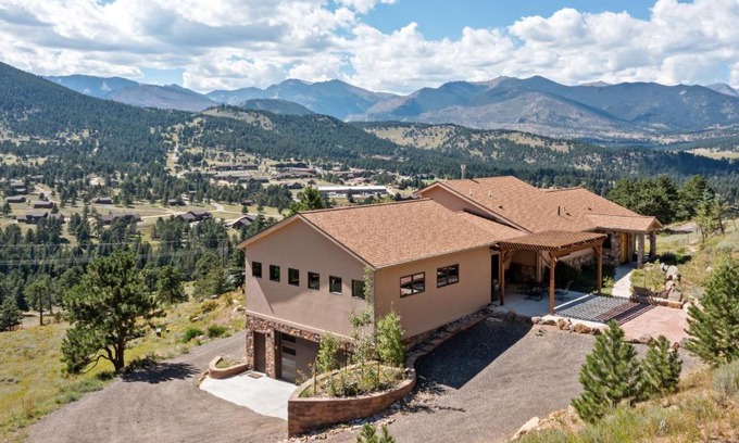 Windcliff Estates House | Mapes Home