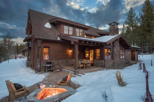 Truckee House | Maple by AvantStay Modern Mountain Home w Cozy Fire Pit 15 Mins frm Northstar