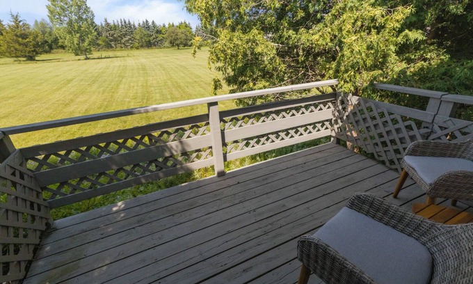 Douglas House | Maple Getaway - Short distance to downtown, beaches, and breweries
