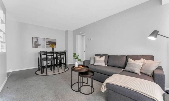 Maple Heights Apartment | Maple Heights Getaway