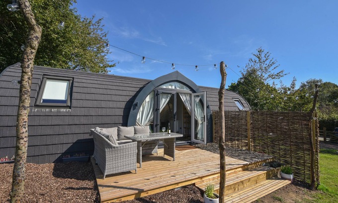 Bridport Cottage | MAPLE, pet friendly, character holiday cottage in Charmouth