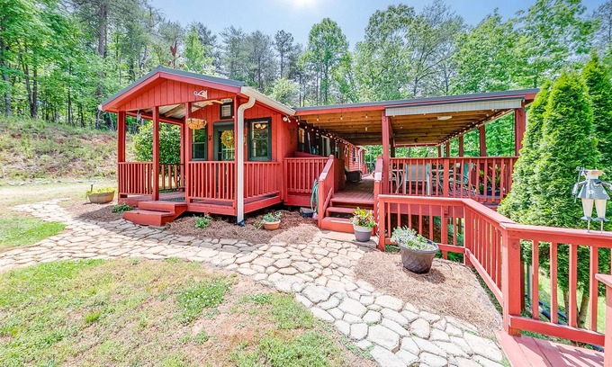 Dawsonville House | ★ Maple Rooster Cottage ★ Private MTN Retreat - Covered Deck