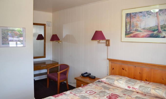 Orillia Hotel | Maples Motel