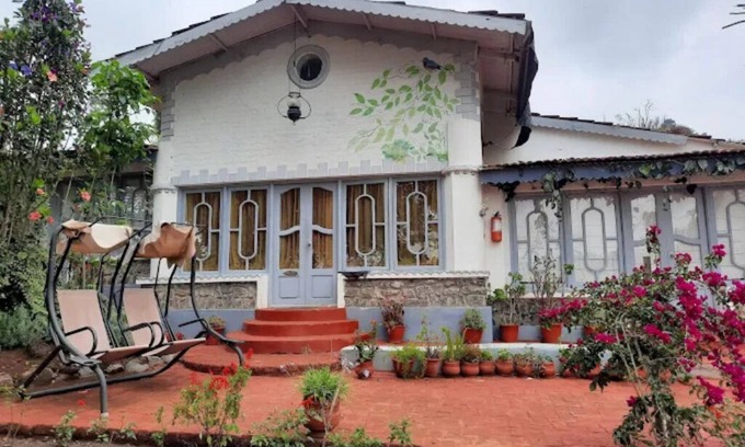 Ooty Villa | Maplewood Cottage, Ooty by Ebony Stays | Luxury 6BHK with Lawn & Mountain Views