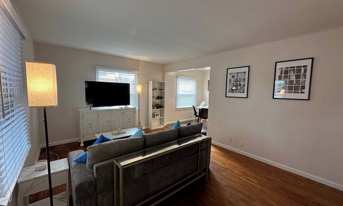 Del Rey Apartment | Mar Vista 2bd Room Apt with Parking