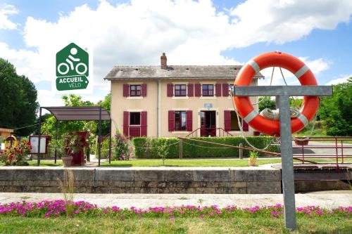 Chambellay Hostel | MARA RIVIERE gîte d'étape sur la vélo Francette