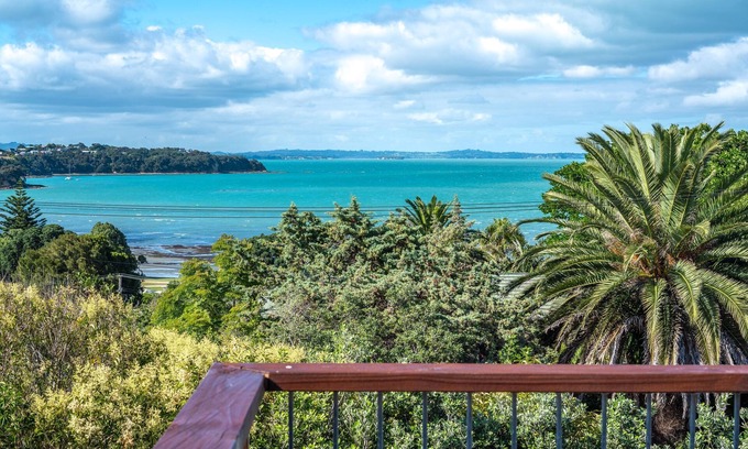 Surfdale Cottage | Marama Cottages - Moana Cottage - Located in the heart of Surfdale with outstanding views over the water – this is the perfect location for a family holiday on Waiheke – walking distance to local beaches, off street parking for up to 2 vehicles and c