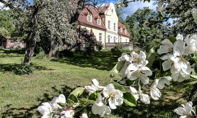 Laza House | Maras Manor