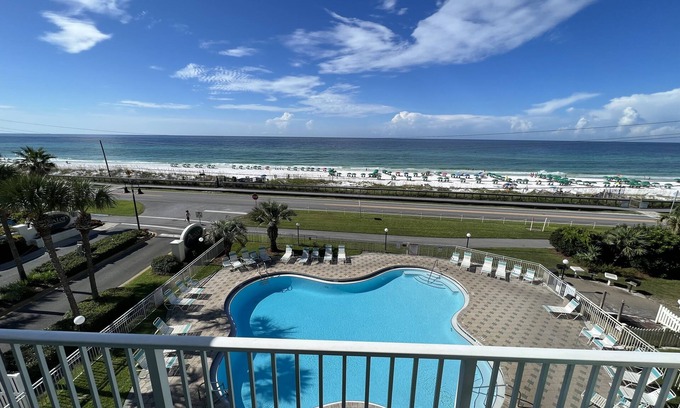 Miramar Beach Condo | Maravilla 2412 - Fully remodeled with great gulf view & Free Beach Service