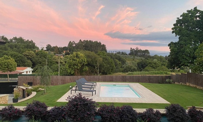 Dorneda House | Maravillosa Casa con Piscina en Oleiros