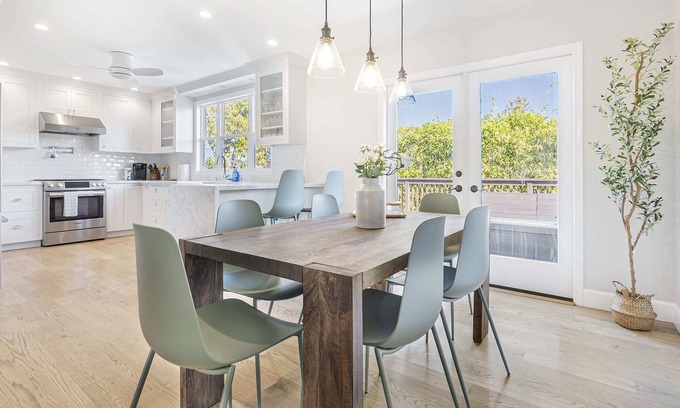 South San Mateo House | @ Marbella Lane - 3BR w/Deck near Beresford Park