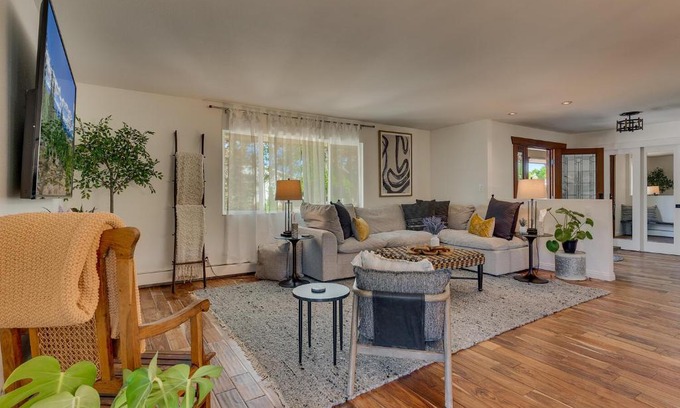 Reno/Tahoe Airport House | @ Marbella Lane - Eccentric 4BR Modern Ranch Home