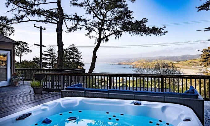 Pedro Point House | @ Marbella Lane - Pedro Point | HotTub + Ldry + P