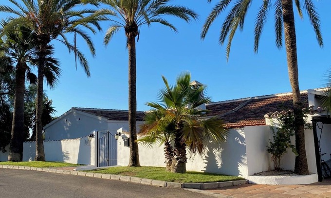 Marbella Villa | Marbella, Villa 4 bedrooms, 3 bathrooms, garden and private pool