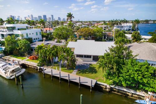 Lauderdale Harbours House | Marble House in Lauderdale Harbours