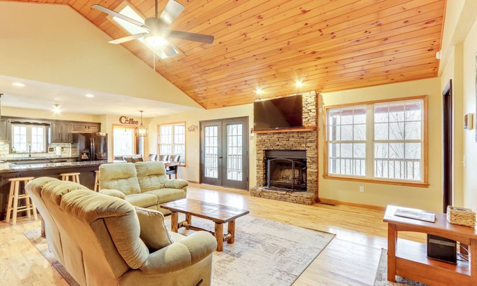 Marble Cabin | Marble Vacation Rental w/Hot Tub & Fire Pit