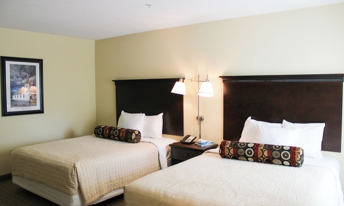 Kelleys Island House | Marblehead Suite at Kelley's Island Venture Resort
