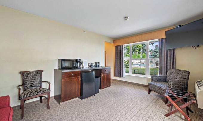 Kelleys Island Hotel | Marblehead Suite at Kelley's Island Venture Resort