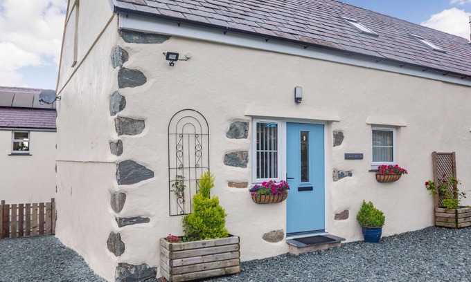 Gallt Y Foel Cottage | MARCHLYN, pet friendly, character holiday cottage in Deiniolen