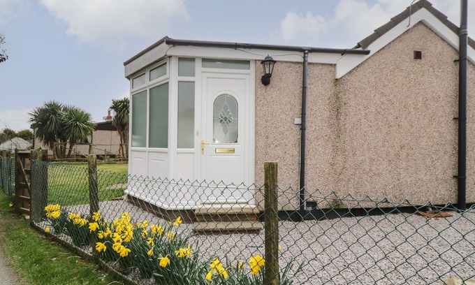 Southerness Cottage | MARDAN, pet friendly, with a garden in Southerness