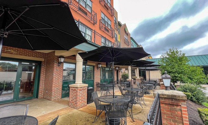 Cross Lanes Hotel | Mardi Gras Casino & Resort