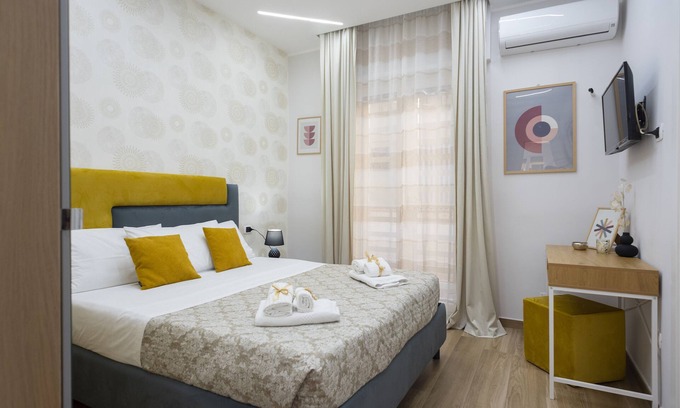 Fuorigrotta Bed & Breakfast | MarGab Guest House Yellow Room