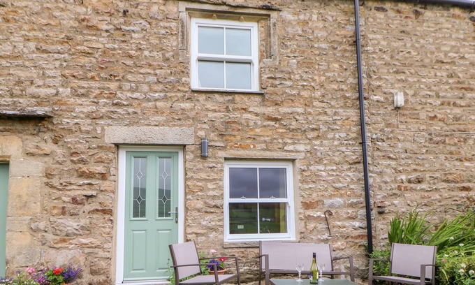 Feetham Cottage | MARGARET'S COTTAGE, pet friendly, with open fire in Low Row