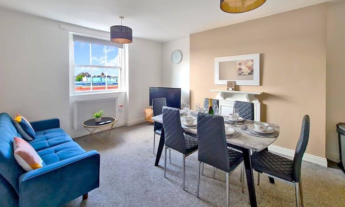Cheltenham Apartment | Margaret's Loft by Fortuna Property, The Margaret's Loft Apartment