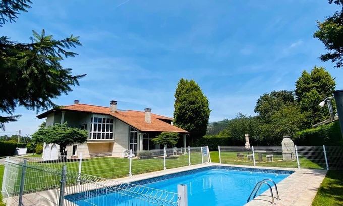 Vernejo Ski Chalet | María Bonita Chalet. Full rental with private pool, barbecue and garden