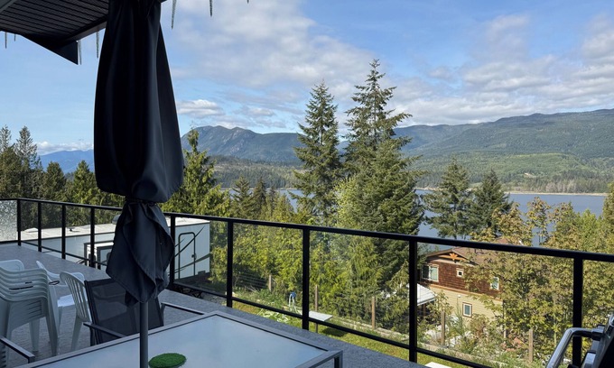 Sechelt House | Maria’s short term rental