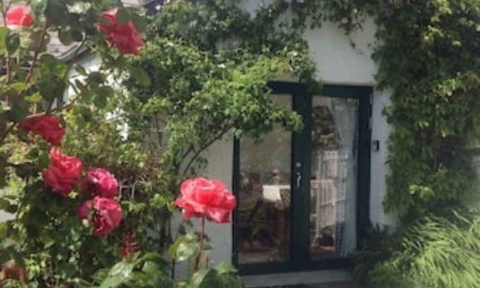 Kinsale Cottage | Marian Cottage. Fully restored 19c cottage. Sleeps 3. Parking. Kinsale