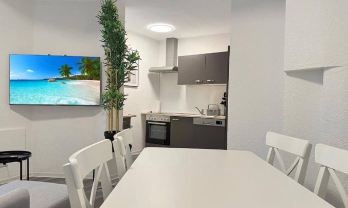 Karlshohe Apartment | Marienplatz: Central apt for 9