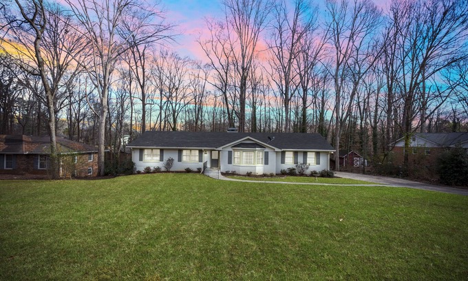 Marietta House | Marietta GEM 4-bedroom/3 bed - pet friendly -flexible monthly stays