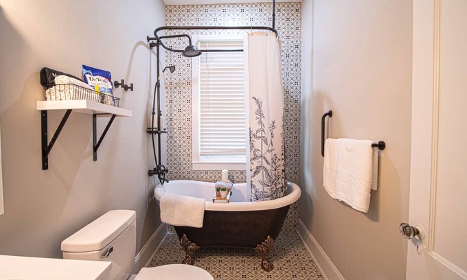 Marietta Apartment | Marietta Square's Home Away!