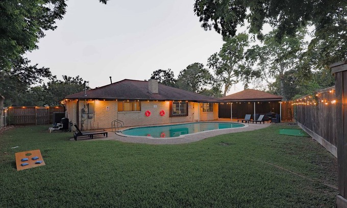 Greater Fondren Southwest House | MarigoldEstate/Pool/MovieRoom/GameRoom/4BR/Houston